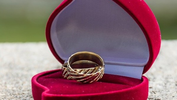 ক্যাটস আই-এর নিষেধাজ্ঞা ক্যাটস আই-এর নিষেধাজ্ঞা