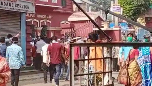  নির্বাচনের দিন উপর্যুপরি হামলা