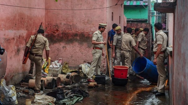 গ্যাস সিলিন্ডারে ভরে মদ পাচারের চেষ্টা বিহারে, ধৃত এক গ্যাস সিলিন্ডারে ভরে মদ পাচারের চেষ্টা বিহারে, ধৃত এক