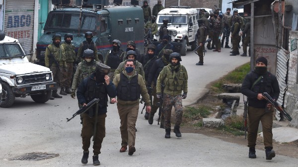 জম্মু কাশ্মীর নিয়ে ভারতের বিরুদ্ধে ক্ষোভ প্রকাশ পাকিস্তানের জম্মু কাশ্মীর নিয়ে ভারতের বিরুদ্ধে ক্ষোভ প্রকাশ পাকিস্তানের