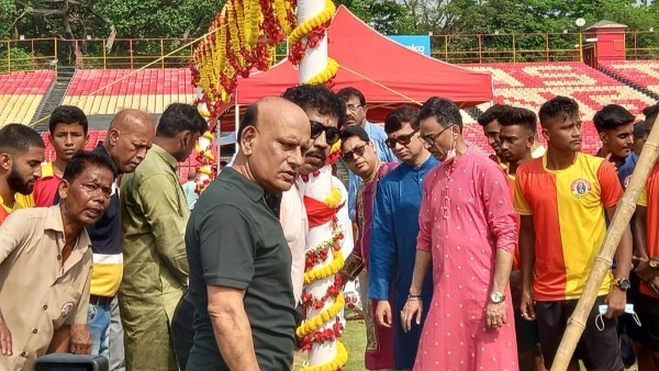 ঐতিহ্য এবং পরম্পরাকে বজায় রেখে ময়দানের ছোট-বড় সমস্ত ক্লাব মুখোরিত হয়ে উঠল নব বর্ষের প্রথম সকালে বার পুজো ঘিরে ঐতিহ্য এবং পরম্পরাকে বজায় রেখে ময়দানের ছোট-বড় সমস্ত ক্লাব মুখোরিত হয়ে উঠল নব বর্ষের প্রথম সকালে বার পুজো ঘিরে