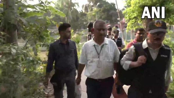 ‘ফিঙ্গার প্রিন্ট’ সংগ্রহ করা হয়েছে ‘ফিঙ্গার প্রিন্ট’ সংগ্রহ করা হয়েছে