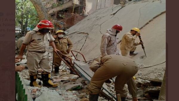 বড় টিম কাজ করবে 