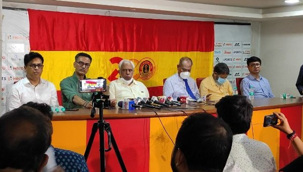 East Bengal: ১৫ দিনের মধ্যে পরিষ্কার হয়ে যাবে লাল-হলুদের নয়া বিনিয়োগকারী, বসুন্ধরার সঙ্গে কথা এগলো কত দূর? East Bengal: ১৫ দিনের মধ্যে পরিষ্কার হয়ে যাবে লাল-হলুদের নয়া বিনিয়োগকারী, বসুন্ধরার সঙ্গে কথা এগলো কত দূর?