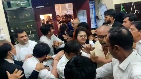  কলকাতা হাইকোর্টের বিচারপতি অভিজিৎ গঙ্গোপাধ্যায়ের এজলাস বয়কট নিয়ে