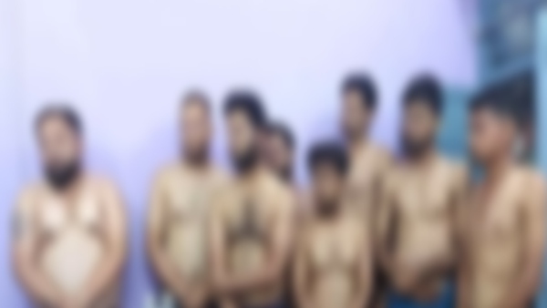 সাংবাদিক–নাট্যকর্মীদের অর্ধনগ্ন করে হেনস্থা মধ্যপ্রদেশ পুলিশের সাংবাদিক–নাট্যকর্মীদের অর্ধনগ্ন করে হেনস্থা মধ্যপ্রদেশ পুলিশের