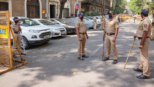 প্রতারণার মাধ্যমে ভারতীয় সংস্থার পরিচালক , এফআইআর ৪০ চিনার বিরুদ্ধে প্রতারণার মাধ্যমে ভারতীয় সংস্থার পরিচালক , এফআইআর ৪০ চিনার বিরুদ্ধে