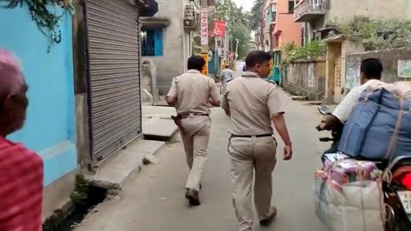 পুলিশের জালে এক