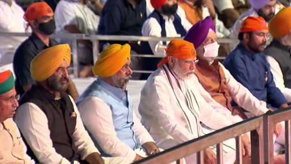 ভারতে এগিয়ে চলেছে