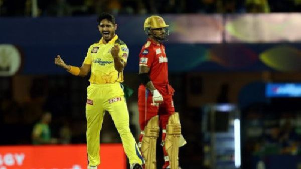 আইপিএলে প্রথম জয় পেতে সিএসকের টার্গেট ১৮১
