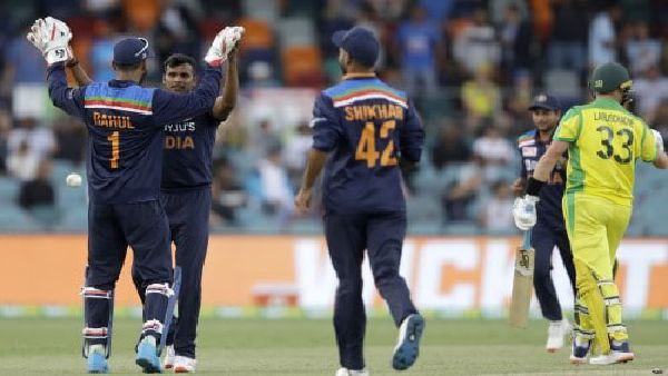 শাস্ত্রী লাকি চার্ম বোলারকে টি ২০ বিশ্বকাপে মিস করেছেন শাস্ত্রী লাকি চার্ম বোলারকে টি ২০ বিশ্বকাপে মিস করেছেন