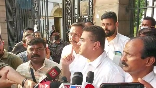 মেয়েটার লাভ অ্যাফেয়ার্স ছিল মেয়েটার লাভ অ্যাফেয়ার্স ছিল