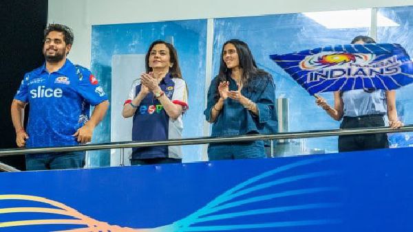 ৫ ম্যাচে হেরেও শেষ চারে যেতে মুম্বই ইন্ডিয়ান্সের করণীয় কী? ৫ ম্যাচে হেরেও শেষ চারে যেতে মুম্বই ইন্ডিয়ান্সের করণীয় কী?