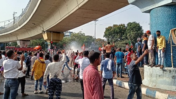 অনুপস্থিতিত ঘরে-বাইরে বিজেপি প্রশ্নের মুখে অনুপস্থিতিত ঘরে-বাইরে বিজেপি প্রশ্নের মুখে