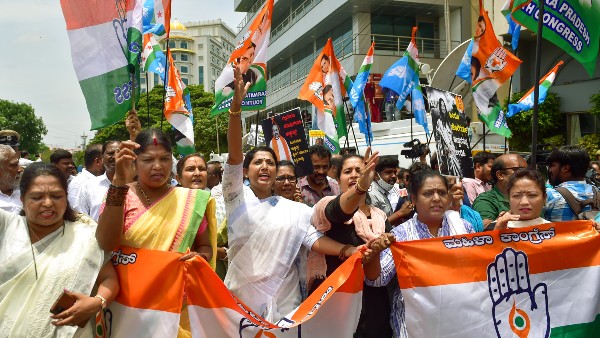 বিশৃঙ্খলার অভিযোগে আটক 