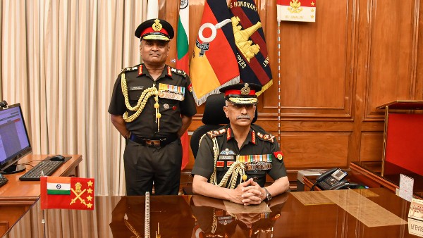 মনোজ পাণ্ডেকে শুভেচ্ছা