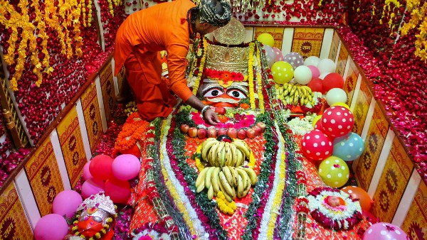  পৌরাণিক গল্প অনুসারে
