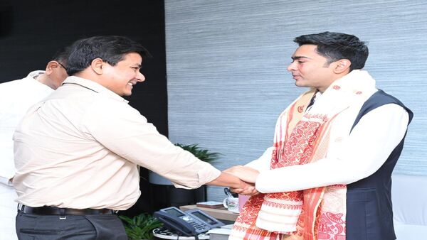 কংগ্রেসের সঙ্গে হিমন্ত বিশ্বশর্মার যোগাযোগের অভিযোগ