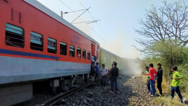 কমছে পণ্যবাহী ট্রেনের গতি কমছে পণ্যবাহী ট্রেনের গতি