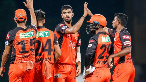 IPL 2022: নতুন করে চোট পাওয়া এই তারকা বোলারের সার্ভিস গোটা মরসুমেই হয়তো পাবে না ধোনি-জাডেজার চেন্নাই IPL 2022: নতুন করে চোট পাওয়া এই তারকা বোলারের সার্ভিস গোটা মরসুমেই হয়তো পাবে না ধোনি-জাডেজার চেন্নাই