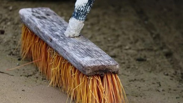 নতুন ঝাঁটা কেনার সময় মনে রাখবেন নতুন ঝাঁটা কেনার সময় মনে রাখবেন
