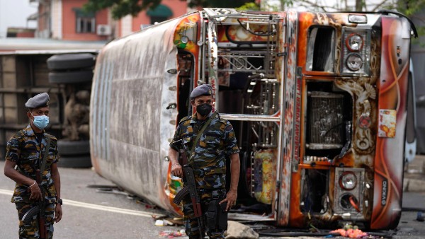 গুরু মন্ত্রকের দায়িত্ব কাদের হাতে 