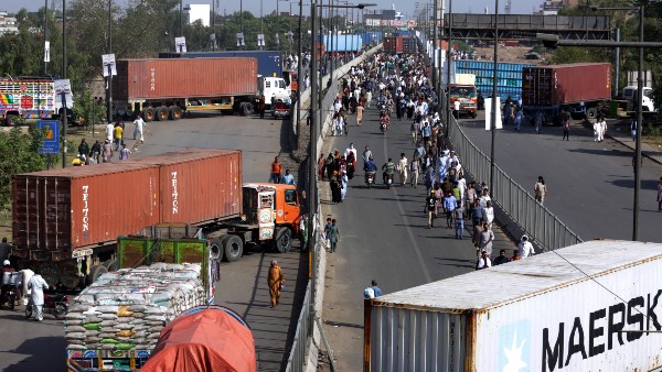 সবাইকে রাস্তায় নামবে আহ্বান