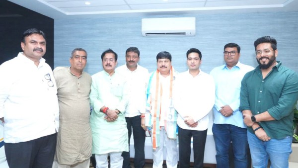 মমতা বন্দ্যোপাধ্যায়কে সামনে রেখে জাতীয় ক্ষেত্রে লড়াই