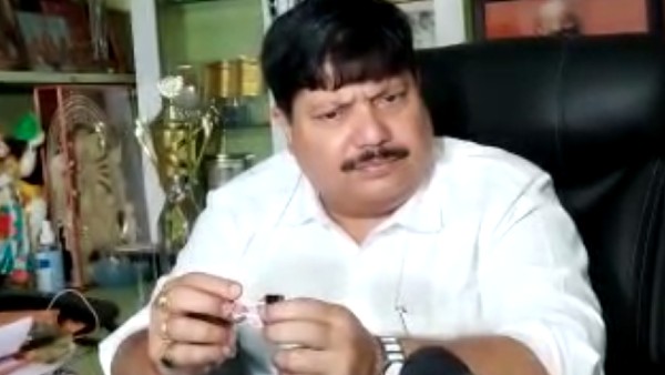 কয়েকদিন ধরেই বেসুরো 