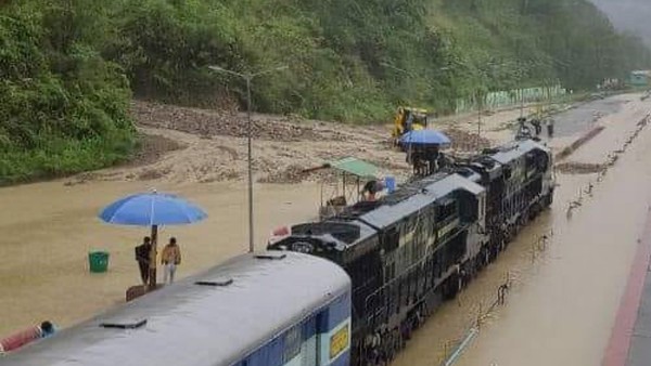 উদ্ধারকাজে বায়ুসেনা