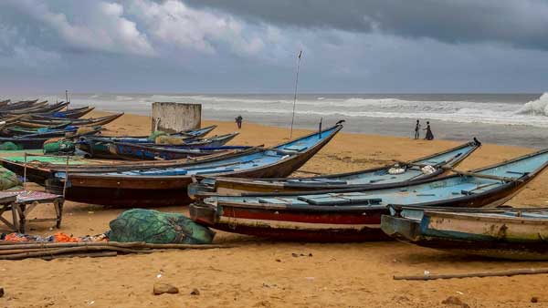 মঙ্গলবারেই বাঁক নেবে ঘূর্ণিঝড়
