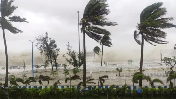 ঝড়ের পূর্বাভাস 
