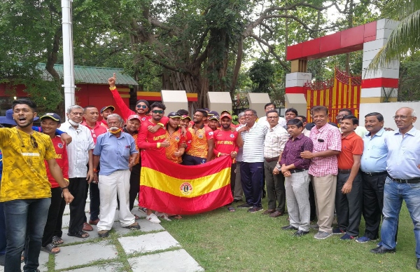 ২৪ ঘণ্টার মধ্যে জোড়া ট্রফি জয় ইস্টবেঙ্গলের, ক্লাব তাঁবুতে উল্লাসের ছোঁয়া ২৪ ঘণ্টার মধ্যে জোড়া ট্রফি জয় ইস্টবেঙ্গলের, ক্লাব তাঁবুতে উল্লাসের ছোঁয়া