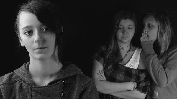 অন্যের নিন্দা করা