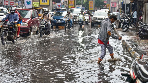 যোগাযোগ ঠিক রাখতে রাস্তায় এসডিআরএফ! যোগাযোগ ঠিক রাখতে রাস্তায় এসডিআরএফ!