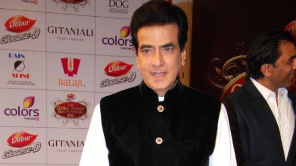 জিতেন্দ্র স্পষ্টতই ডাম্প নেওয়ার সময় পেঁপে খান জিতেন্দ্র স্পষ্টতই ডাম্প নেওয়ার সময় পেঁপে খান