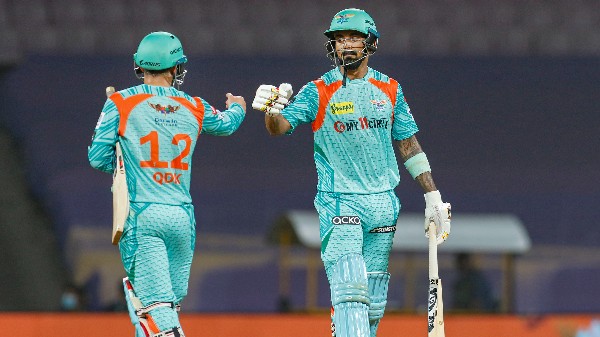 IPL 2022: আরব সাগরের তীরে তাণ্ডব চালালেন ডি কক-রাহুল, বিনা উইকেটে রানের পাহাড়ে লখনউ IPL 2022: আরব সাগরের তীরে তাণ্ডব চালালেন ডি কক-রাহুল, বিনা উইকেটে রানের পাহাড়ে লখনউ