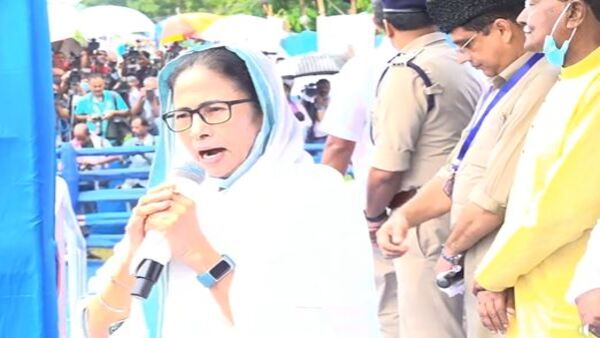 নাম না করে কেন্দ্র ও বিজেপিকে আক্রমণ নাম না করে কেন্দ্র ও বিজেপিকে আক্রমণ