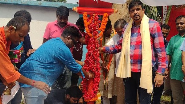 হীরে দিয়ে আরতি, জৈষ্ঠেও দুর্গা আরাধনার অভিনব আয়োজন শহরে হীরে দিয়ে আরতি, জৈষ্ঠেও দুর্গা আরাধনার অভিনব আয়োজন শহরে