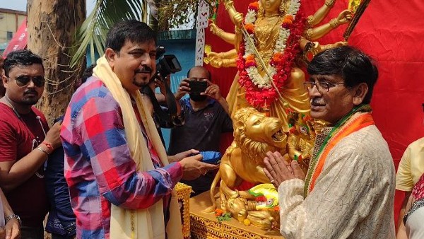 হীরে দিয়ে আরতি, জৈষ্ঠেও দুর্গা আরাধনার অভিনব আয়োজন শহরে হীরে দিয়ে আরতি, জৈষ্ঠেও দুর্গা আরাধনার অভিনব আয়োজন শহরে