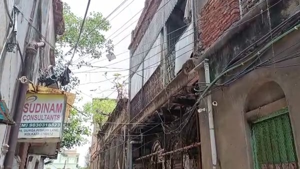 অন্য অংশ ভেঙে পড়বে না তো? 