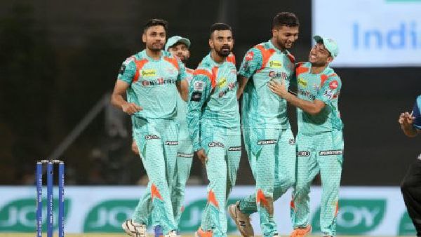 নজরে অর্শদীপ ও মহসীন