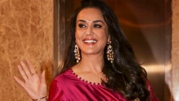 প্রীতি জিন্টা হোটেল রুম ছেড়ে আসার আগে বাথরুম চেক করেন প্রীতি জিন্টা হোটেল রুম ছেড়ে আসার আগে বাথরুম চেক করেন