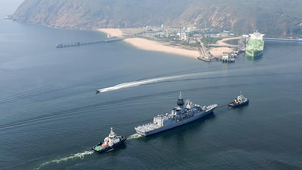 অশনাক্ত উড়ন্ত বস্তু আসলে কোনও পাখি বা ড্রোন হতে পারে অশনাক্ত উড়ন্ত বস্তু আসলে কোনও পাখি বা ড্রোন হতে পারে