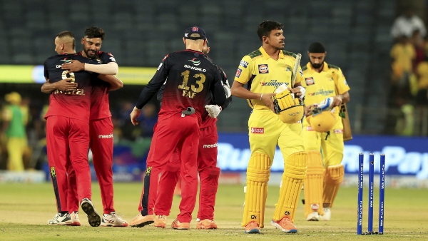 পারলেন না ধোনি