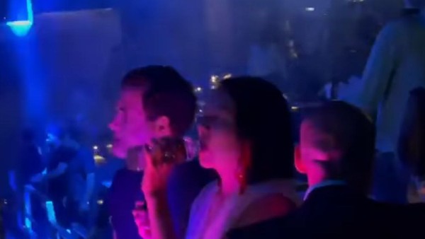 রাহুলের পাশে মহুয়া! 