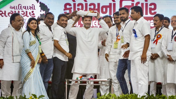  দেশের সম্পদ তুলে দেওয়া হচ্ছে ধনীদের হাতে