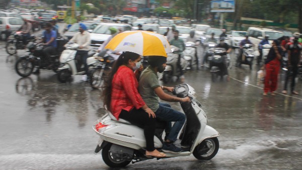 বঙ্গে শুরু বৃষ্টি