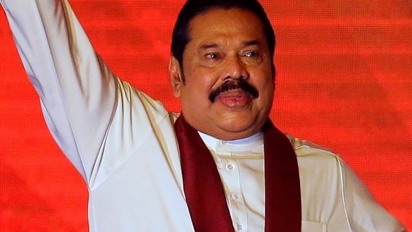 পালিয়ে বেরাচ্ছেন রাজাপােক্ষ