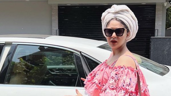 মাথায় তোয়ালে দিয়ে কোথায় যাচ্ছেন ঋতাভরী, ভাইরাল ছবি মাথায় তোয়ালে দিয়ে কোথায় যাচ্ছেন ঋতাভরী, ভাইরাল ছবি